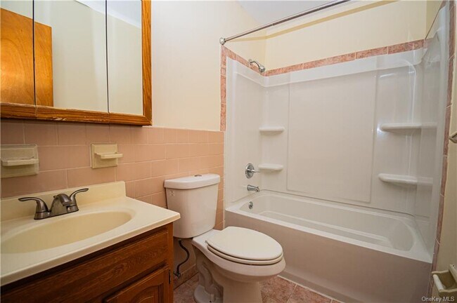 Building Photo - 20 Peddler Hill Rd