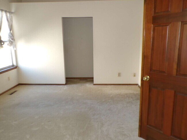 Building Photo - Four Lakes - Centennial - 3 Bedroom - 3 Ba...