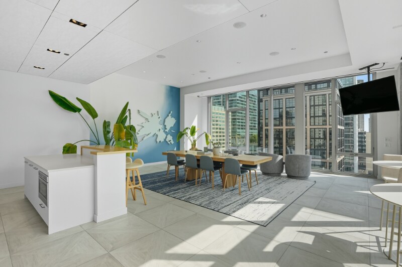 Building Photo - 163 N Desplaines St