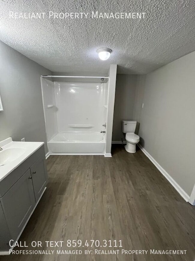 Building Photo - 400 Broadway-