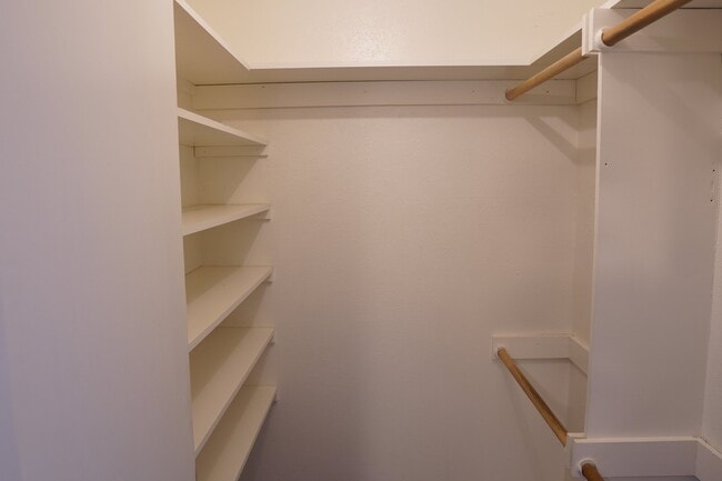 Building Photo - 2205 Vail Ct