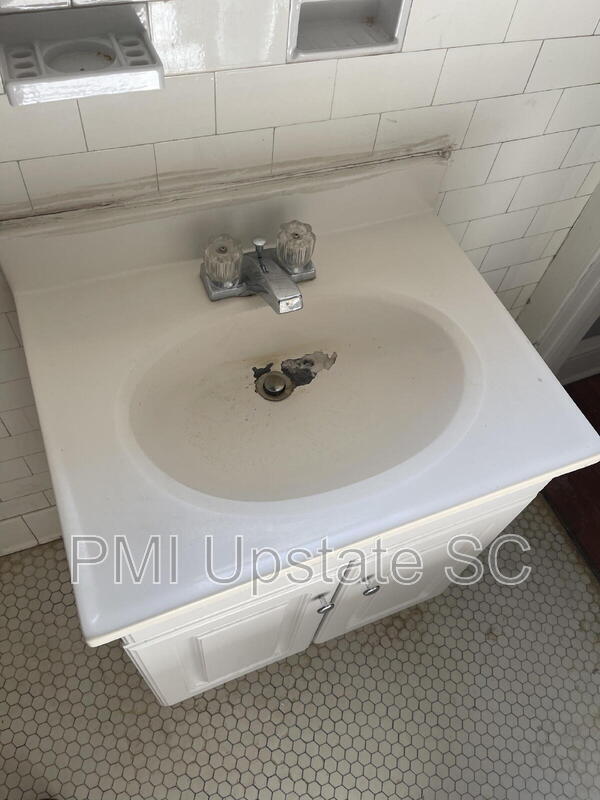 Building Photo - 181 N Fairview Ave