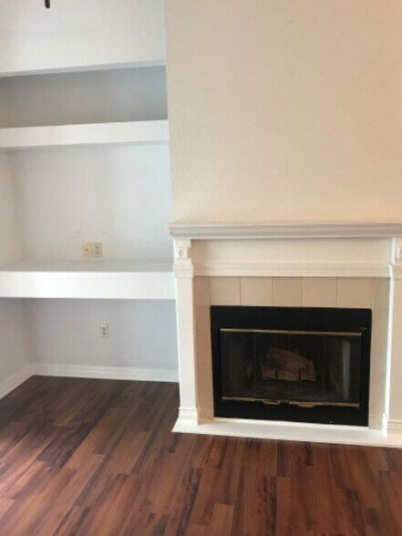 Building Photo - 8301 Elm Park Dr