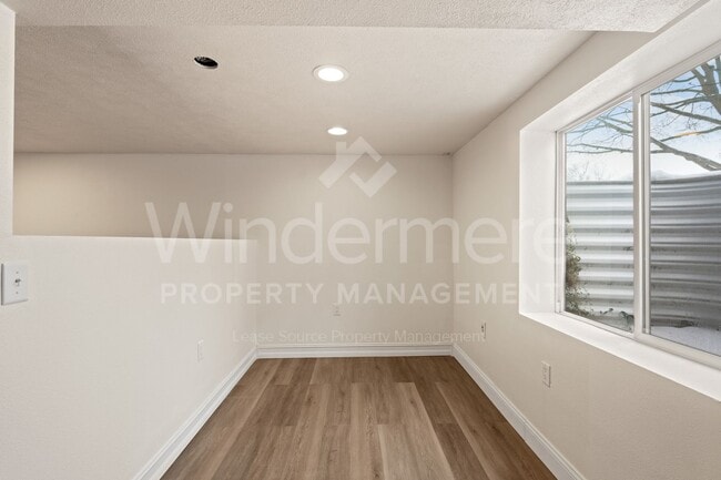 Building Photo - *MOVE IN SPECIAL * 1ST FULL MONTH FREE* Great 3-Bedroom Home IN The Garland District