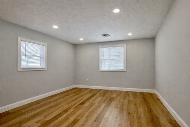 Building Photo - 70 Seminole Ave