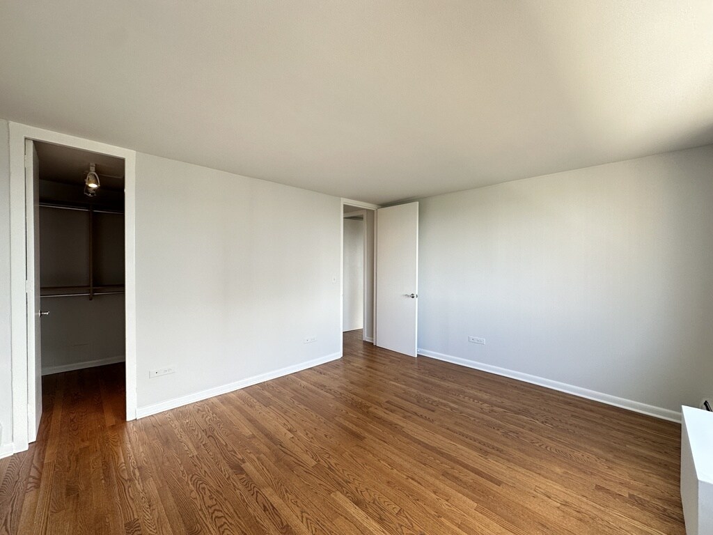Building Photo - 1349 N Dearborn St