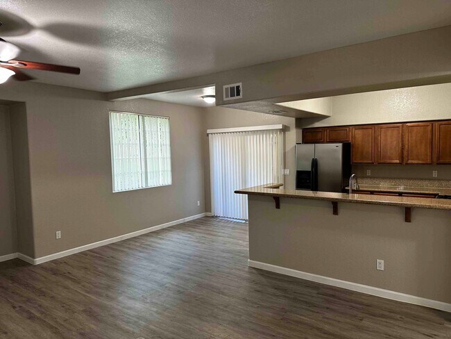 Building Photo - Summerlin 2 Bedroom Condo