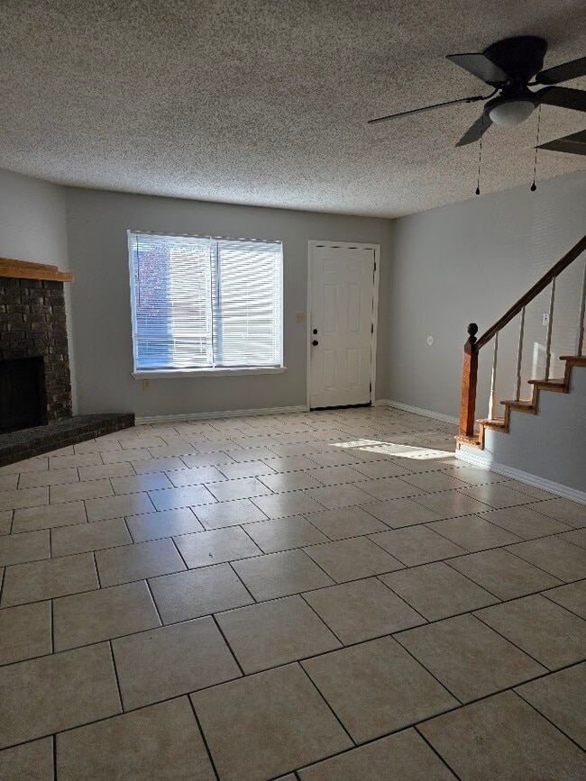 Building Photo - 719 N Beverly Ln