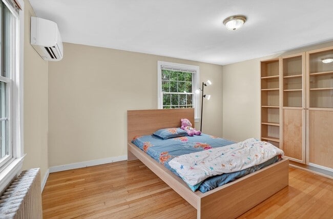 Building Photo - 13 Pleasant St