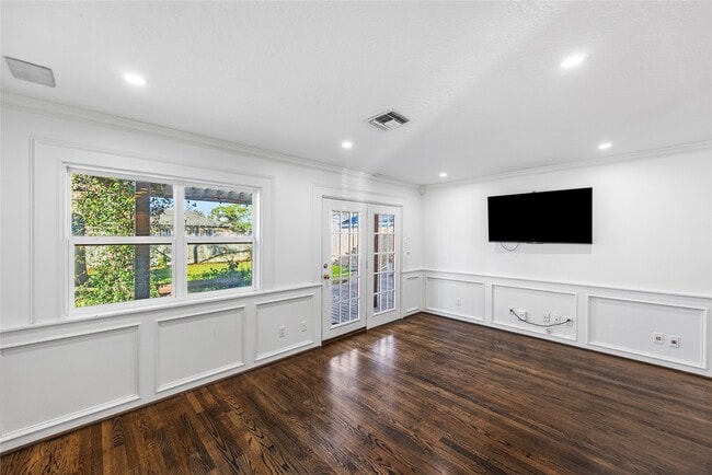 Building Photo - 1422 Gardenia Dr