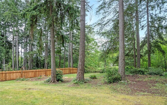 Building Photo - Spacious Rambler Retreat Nestled on an Acr...