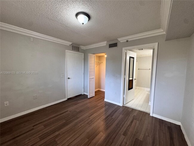 Building Photo - 9909 Westwood Dr