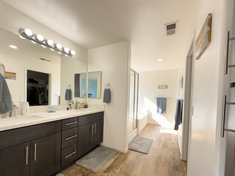 Building Photo - 8932 Gateway View Ct
