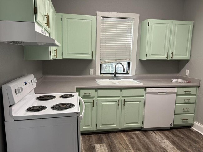 Building Photo - 550 W 400 N