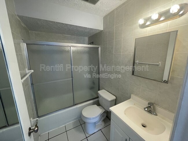 Building Photo - 717 SE 9th St