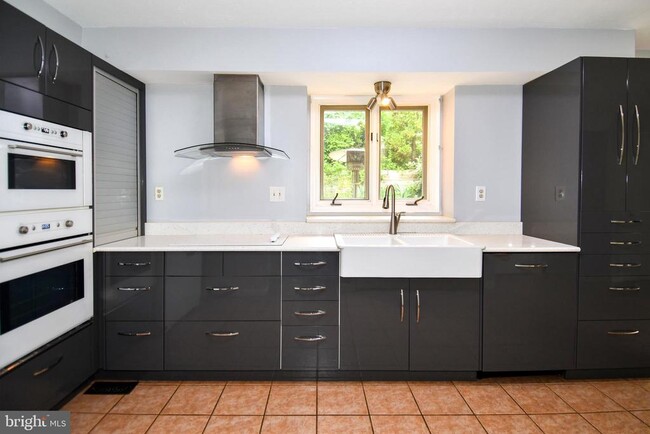 Building Photo - 2062 Farragut Dr