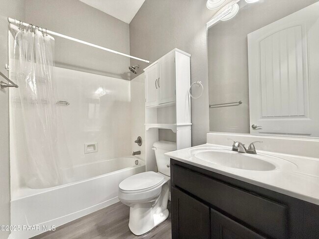 Building Photo - 5768 N Thornberry Dr