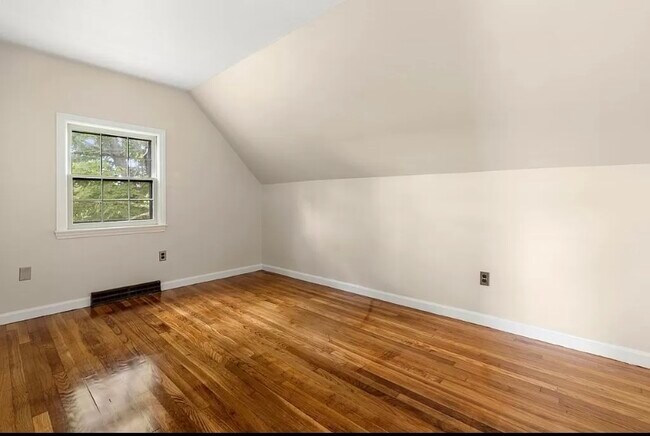 Building Photo - 6 Wells Ave