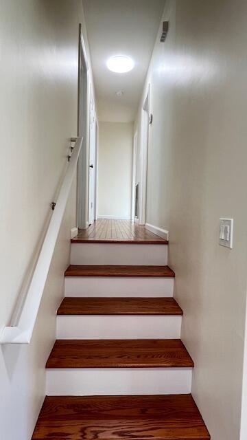 Building Photo - 115 N Valley Dr NW