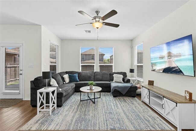 Building Photo - 1124 Aronia Ln