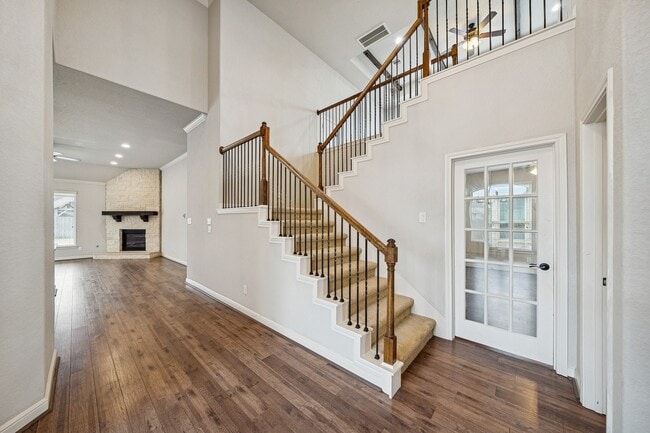 Building Photo - 15115 Flintridge Lake Ln