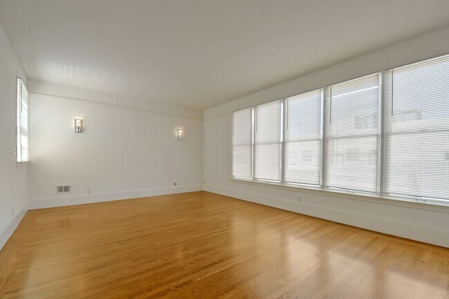 Building Photo - 3217 Gough St