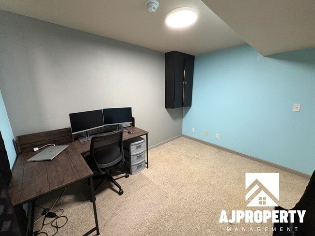 Building Photo - 809 E Presentation St