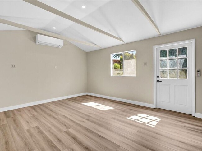 Building Photo - Welcome to this charming 3-bedroom, 2-bath...