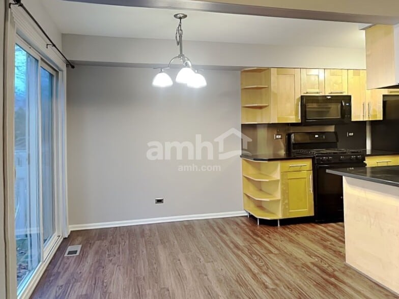 Building Photo - 205 Port Royal Cir