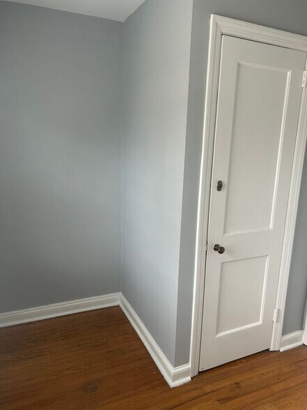 Building Photo - 1924 Guernsey Ave