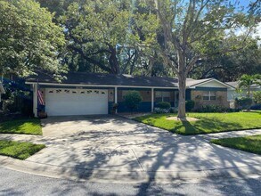 Building Photo - 3/2 Home In Downtown/Conway Area! Zoned fo...