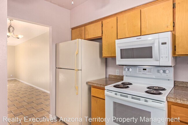 Building Photo - 3 br, 2 bath House - 835 S. Pantano Parkway