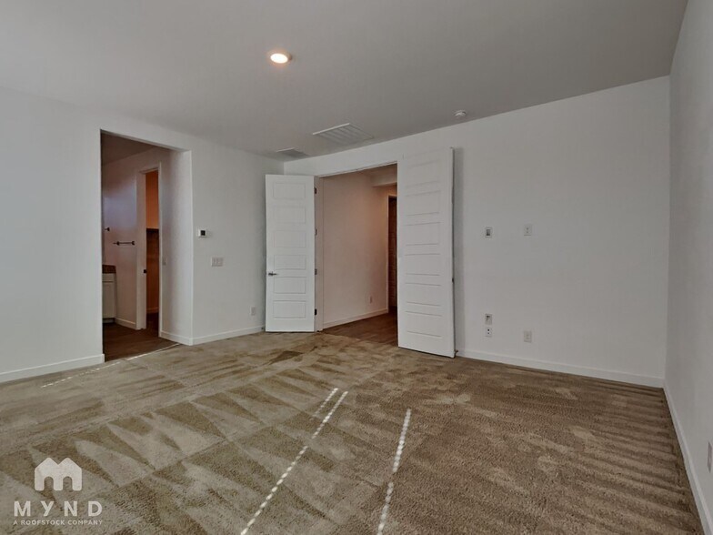 Building Photo - 19353 W Elm St