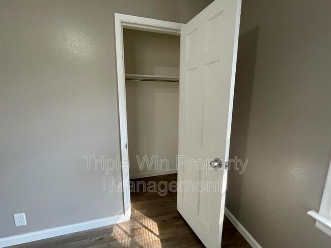 Building Photo - 1901 Eagle Dr