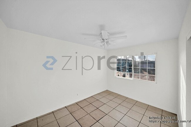 Building Photo - 301 Maxine Ave