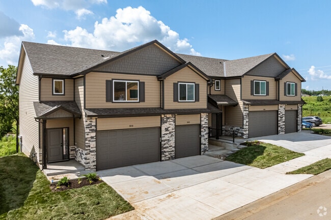 Building Photo - FAIRVIEW CROSSING TOWNHOMES
