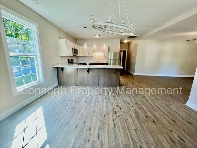 Building Photo - 774 Gracey Ave