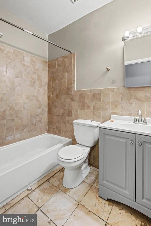 Building Photo - 407 W 28th St