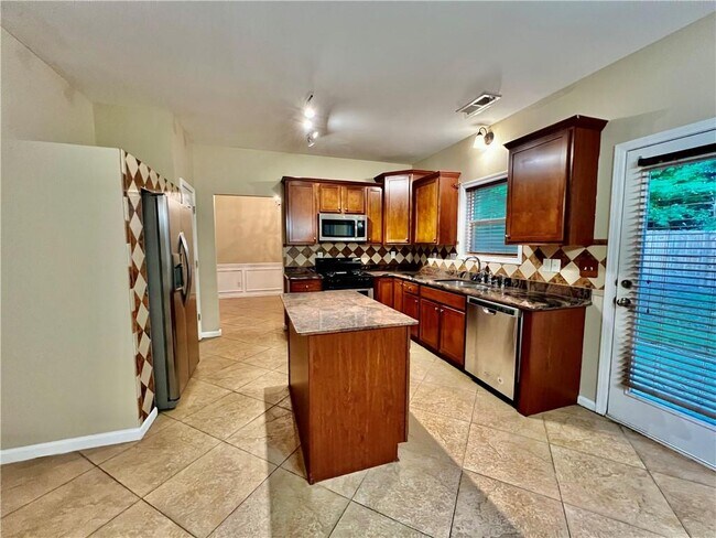 Building Photo - 2066 Peach Shoals Cir