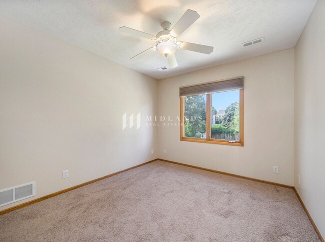 Building Photo - 4 Bedroom Papillion Home!