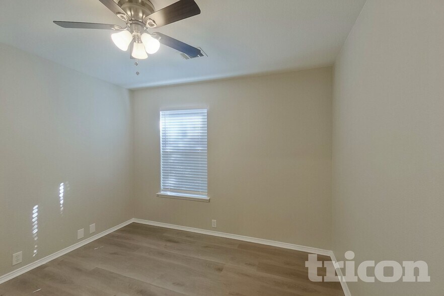 Building Photo - 206 Bison Meadow Dr