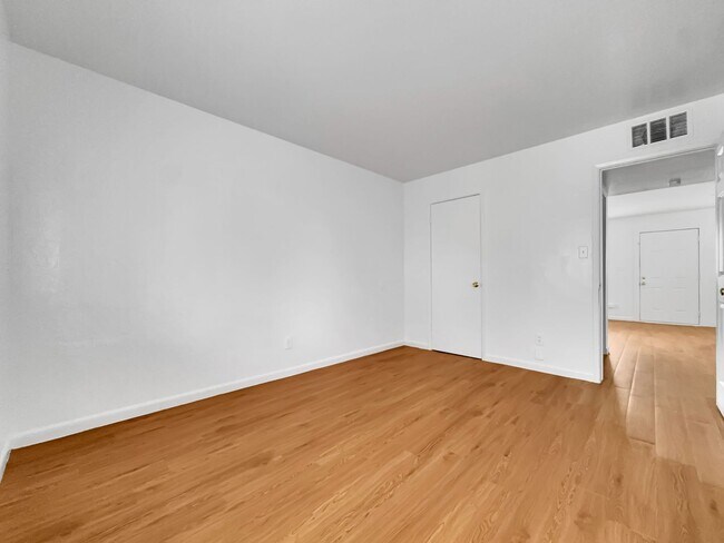 Building Photo - Central Phoenix 2/1 Ground Floor Super Clean.