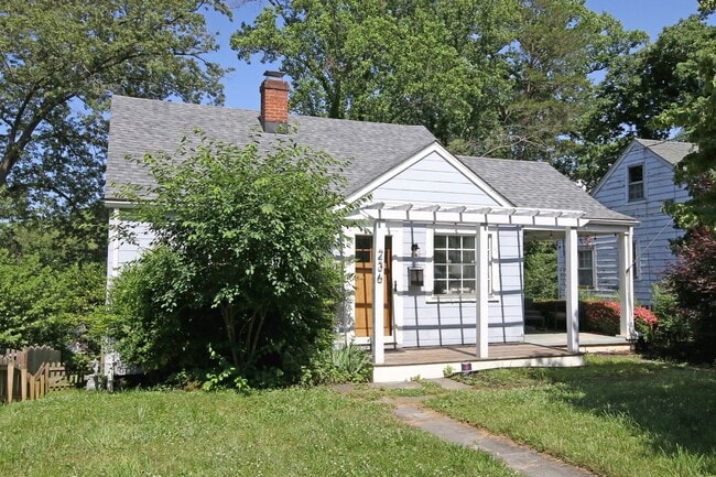Building Photo - Charming Fry's Spring Cottage Near UVA