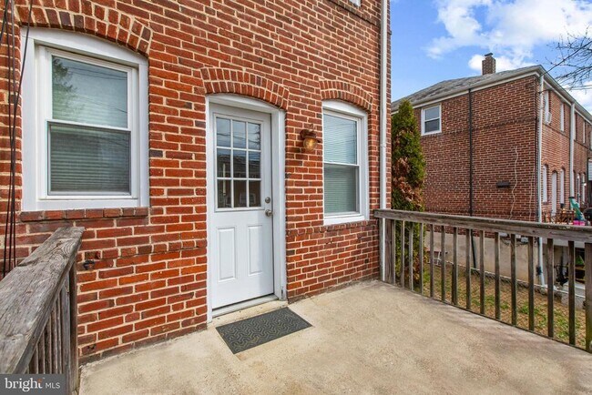 Building Photo - 227 Willow Ave