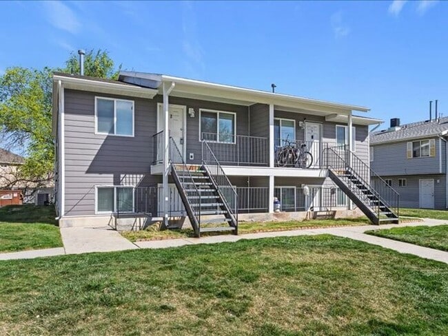 Building Photo - West Valley Clean & Affordable 2 bed, 1 bath apt