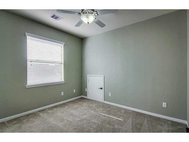 Building Photo - 10207 White Pines Dr