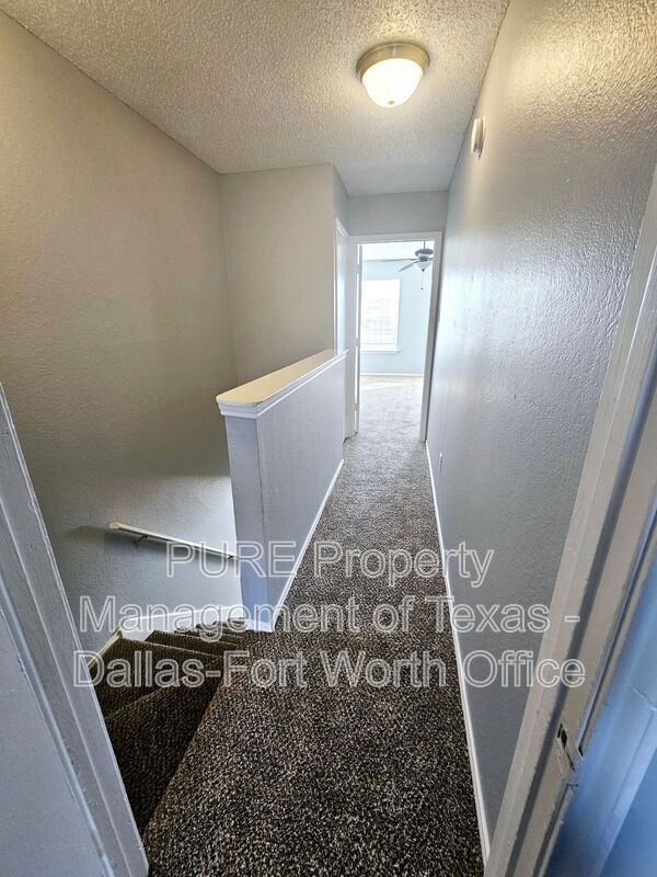 Building Photo - 4004 W Pioneer Dr