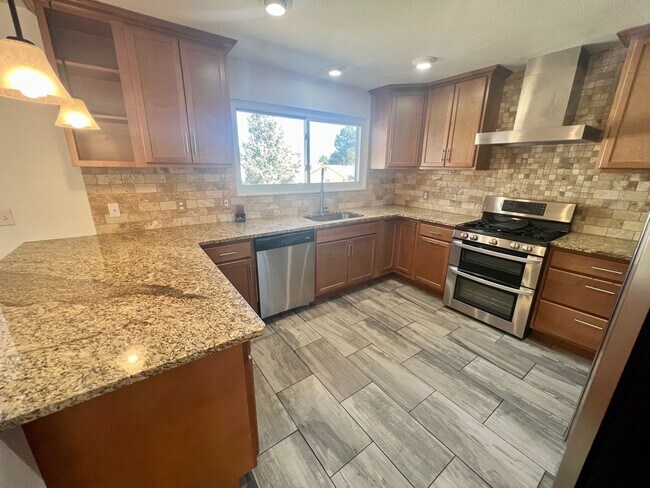 Building Photo - Spacious 3bed, 2.5 bath, Willow Park House in Aurora