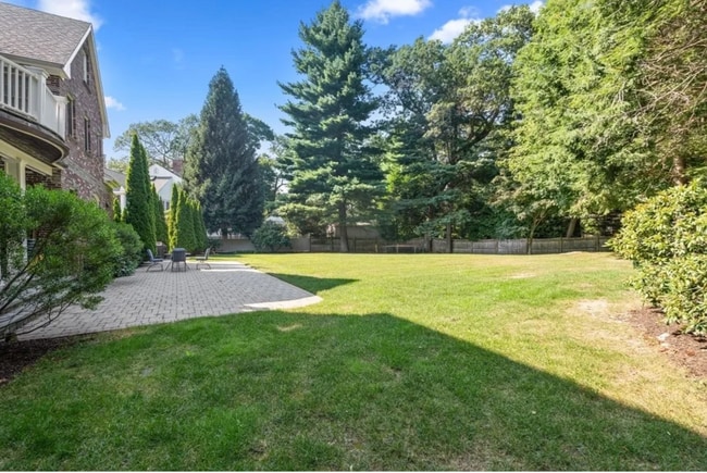 Building Photo - 66 Forest Ave