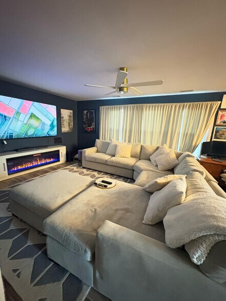 Building Photo - 1951 Spinnaker Ct